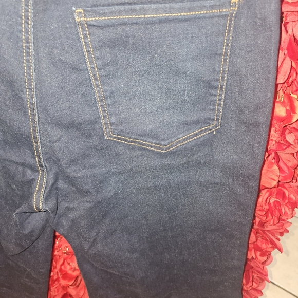 Croft & Barrow NWT Dark Denim Women's Bermuda Shorts Size 14 - Picture 9 of 9